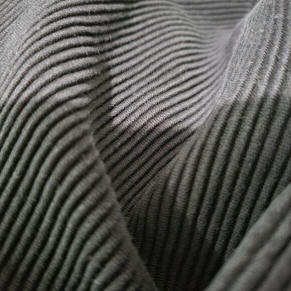 Varley Simon Sweatshirt Black Ottoman Rib Boxy Turtleneck Side Zip Size Medium - Picture 13 of 14